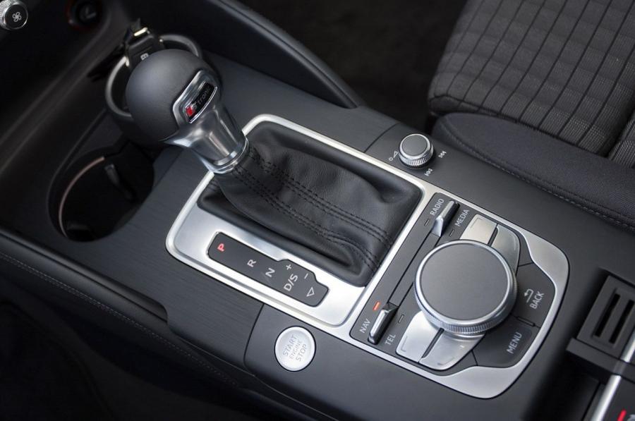 Детали интерьера Audi A3 1.8T S-Line Quattro (8V) 2012 года  (WW) (фото 50 из 101)